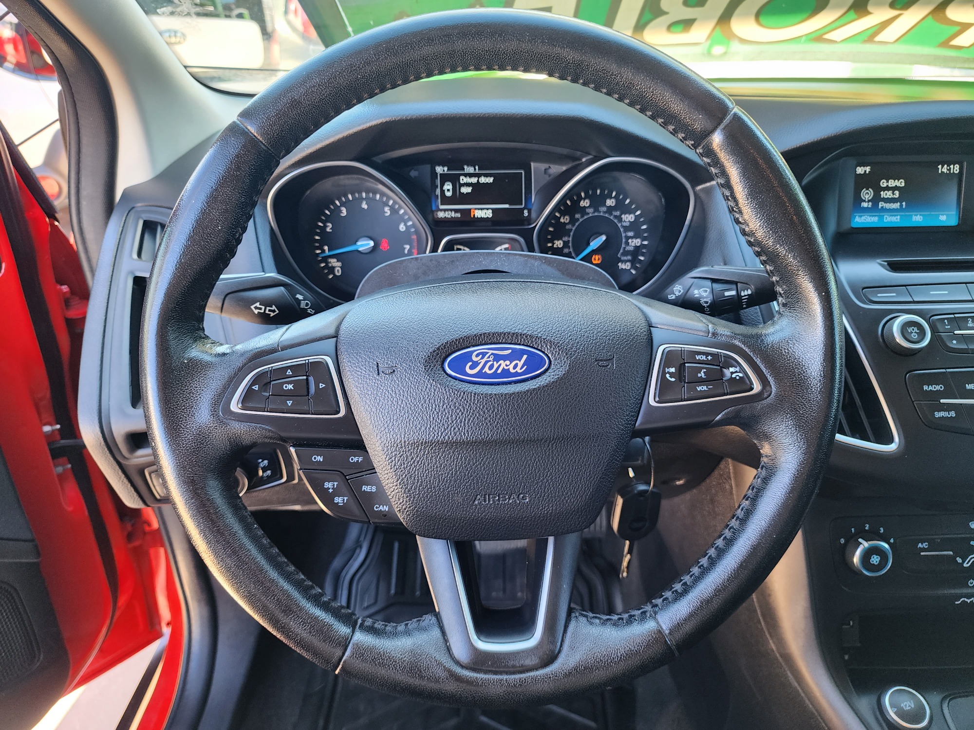 2015 RED Ford Focus SE (1FADP3F22FL) , AUTO transmission, located at 2660 S.Garland Avenue, Garland, TX, 75041, (469) 298-3118, 32.885387, -96.656776 - Photo #12